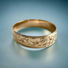 Load image into Gallery viewer, Plumeria with Leaves 15mm Hawaiian Bangle Bracelet in 14K Yellow Gold

