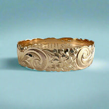Load image into Gallery viewer, Scalloped 18mm Old English &amp; Plumerias Raised Diamond &quot;Kuuipo&quot; Hawaiian Bangle Bracelet in 14K Yellow Gold
