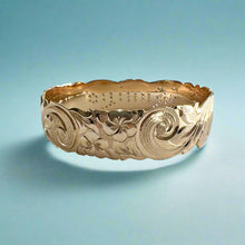 Load image into Gallery viewer, Scalloped 18mm Old English &amp; Plumerias Raised Diamond &quot;Kuuipo&quot; Hawaiian Bangle Bracelet in 14K Yellow Gold
