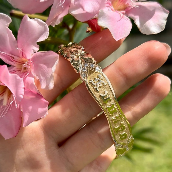 Scalloped Maile with  Diamond Chevron 12mm Hawaiian Bangle in 14K Yellow Gold