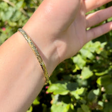 Load image into Gallery viewer, Old English 4mm &quot;Kuuipo&quot; Hawaiian Bangle in 18K Yellow Gold
