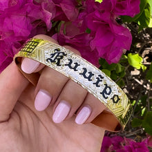 Load image into Gallery viewer, Old English w/ Kahili 12mm Hawaiian Bangle in 14K Yellow Gold
