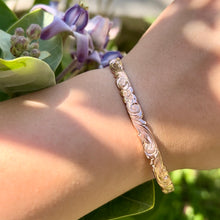 Load image into Gallery viewer, Scalloped Old English w/ Hibiscus 6mm Hawaiian Bangle in 14K Pink Gold
