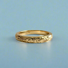 Load image into Gallery viewer, Old English &amp; Hibiscus 3mm Barrel Ring in 14K Yellow Gold
