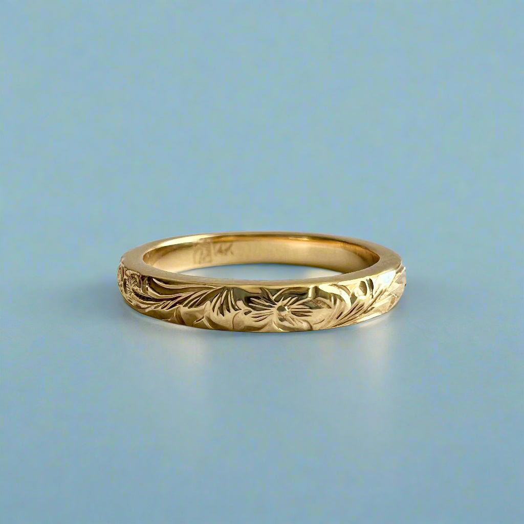 Old English & Hibiscus 3mm Barrel Ring in 14K Yellow Gold