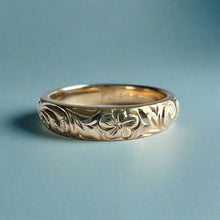 Load image into Gallery viewer, Old English &amp; Plumeria 4mm &quot;Kuuipo&quot; Ring in 14K Yellow Gold
