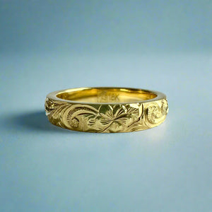 Old English & Plumeria 4mm Barrel Ring in 18K Green Gold