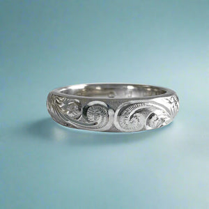 Old English & Hibiscus 4mm Barrel Ring with Diamond in 18K White Gold