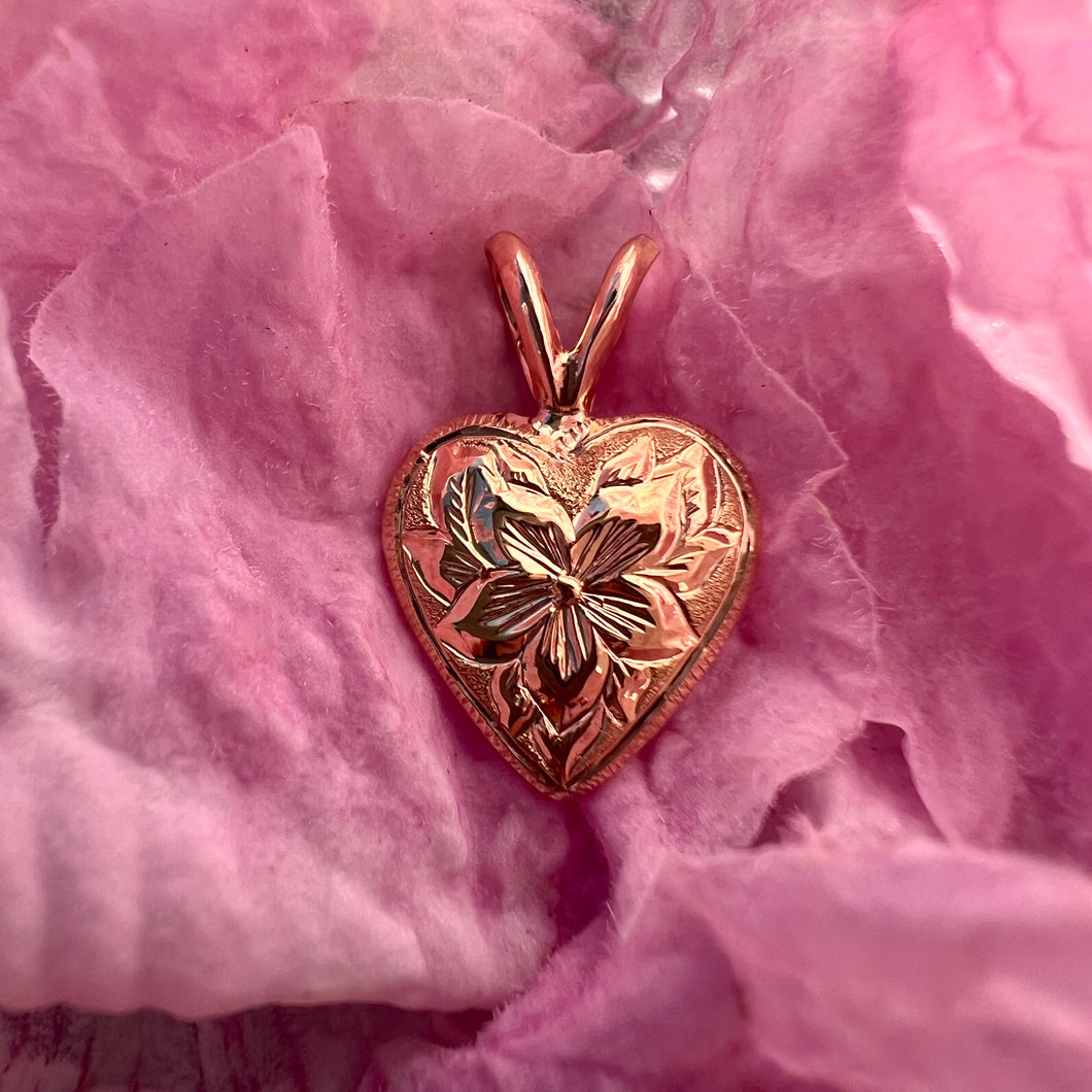 Hibiscus flower engraved puff heart pendant 