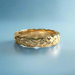 Scalloped Hibiscus All Around 4mm Hawaiian Ring in 14 Yellow Gold