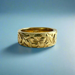 Old English, Hibiscus & Plumeria 6mm Flat Hawaiian Ring in 14K Green Gold