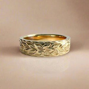Maile & Hibiscus 6mm Flat Ring in 14K Yellow Gold in size 8 1/2