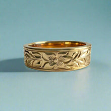 Load image into Gallery viewer, Shiny Maile &amp; Hibiscus Hawaiian Flat 6mm Ring in 14K Yellow Gold size 8 1/2
