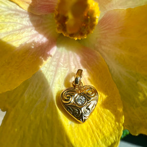 Small diamond heart Hawaiian pendant 