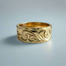 Load image into Gallery viewer, Old English &amp; Hibiscus 8mm Hawaiian Flat Ring in 14K Yellow Gold in size 8 1/2
