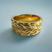 Load image into Gallery viewer, Maile All Around 8mm Hawaiian Flat Ring in 18K Yellow Gold in size 8
