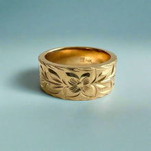Load image into Gallery viewer, Maile &amp; Hibiscus 8mm  Hawaiian Flat Ring in 14K Yellow Gold in size 6 1/8
