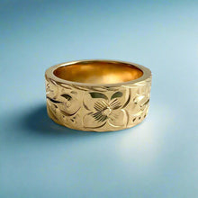 Load image into Gallery viewer, Maile &amp; Hibiscus 8mm  Hawaiian Flat Ring in 14K Yellow Gold in size 6 1/8
