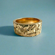 Load image into Gallery viewer, Hibiscus with Leaves All Around 8mm Flat Ring in 14K Yellow Gold in size 6 1/2

