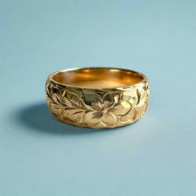 Load image into Gallery viewer, Maile &amp; Hibiscus 8mm Hawaiian &quot;Kuuipo&quot; Ring in 14K Yellow Gold in size 10

