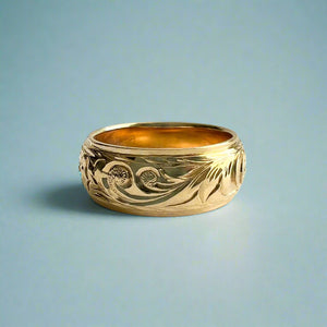 Old English & Hibiscus 8mm Hawaiian Ring in 14K Yellow Gold in size 7 1/8