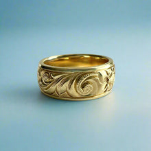 Load image into Gallery viewer, Old English &amp; Hibiscus 8mm Hawaiian Ring in 18K Yellow Gold in size 7
