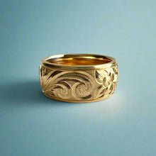 Load image into Gallery viewer, Old English, Plumeria &amp; Hibiscus with Leaves 8mm Ring in 14K Yellow Gold in size 4 3/4

