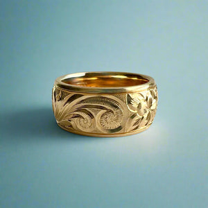 Old English, Plumeria & Hibiscus with Leaves 8mm Ring in 14K Yellow Gold in size 4 3/4