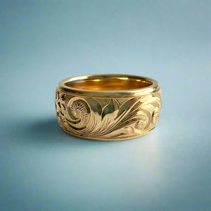 Old English, Plumeria & Hibiscus with Leaves 8mm Ring in 14K Yellow Gold in size 4 3/4