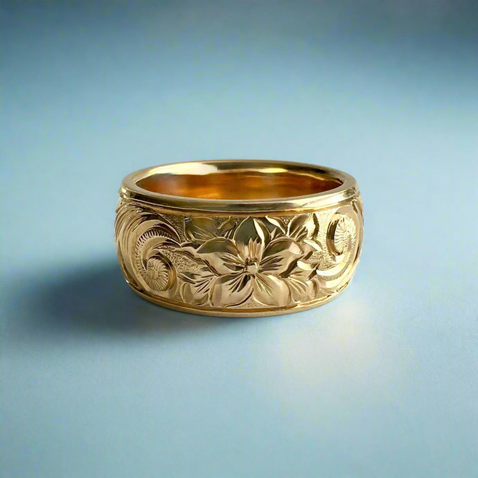 Old English, Plumeria & Hibiscus with Leaves 8mm Ring in 14K Yellow Gold in size 4 3/4