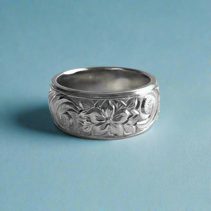 Old English, Plumeria & Hibiscus with Four Leaves 8mm Hawaiian Ring in 14K White Gold in size 6 1/4