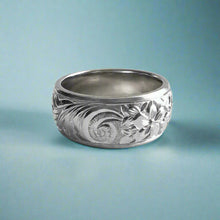 Load image into Gallery viewer, Old English, Plumeria &amp; Hibiscus with Four Leaves 8mm Hawaiian Ring in 14K White Gold in size 6 1/4
