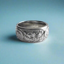 Load image into Gallery viewer, Old English, Plumeria &amp; Hibiscus with Four Leaves 8mm Hawaiian Ring in 14K White Gold in size 6 1/4
