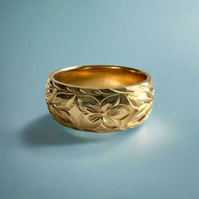 Load image into Gallery viewer, Maile and Hibiscus 8mm Hawaiian Ring with rope border in 14K Yellow Gold in size 8 
