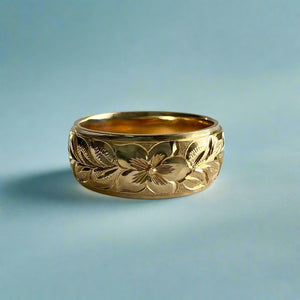Maile & Hibiscus Step Border 8mm Ring in 14K Yellow Gold in size 8