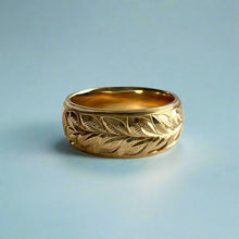 Load image into Gallery viewer, Maile &amp; Hibiscus Step Border 8mm Ring in 14K Yellow Gold in size 8
