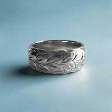 Load image into Gallery viewer, Maile &amp; Hibiscus 8mm Hawaiian Ring in 14K White Gold in size 7 3/4
