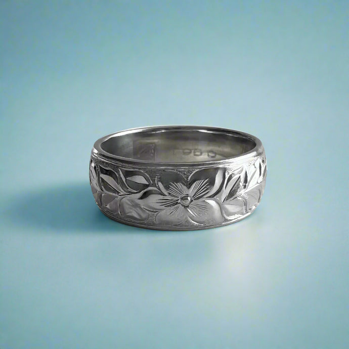 Shiny Maile & Hibiscus 8mm Ring in Platinum in size 8