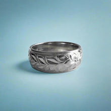 Load image into Gallery viewer, Shiny Maile &amp; Hibiscus 8mm Ring in Platinum in size 8
