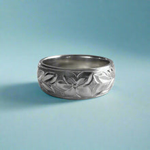 Load image into Gallery viewer, Shiny Maile &amp; Hibiscus 8mm Ring in Platinum in size 8
