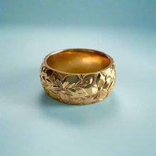 Load image into Gallery viewer, Hibiscus with leaves All Around 8mm Hawaiian Ring in 14K Yellow Gold in size 5 1/4
