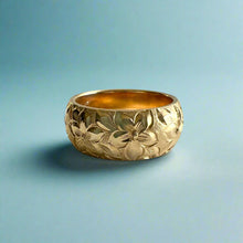 Load image into Gallery viewer, Hibiscus with leaves All Around 8mm Hawaiian Ring in 14K Yellow Gold in size 6 1/8
