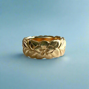 Scalloped Shiny Maile with Hibiscus & Plumeria 8mm Hawaiian Ring in 14K Yellow Gold in size 6 1/4