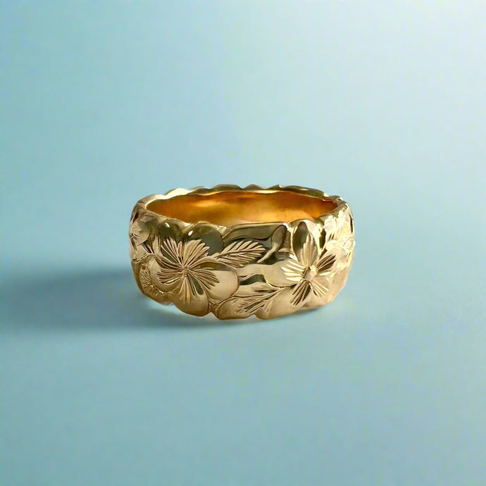 Scalloped Plumeria & Hibiscus with Leaves 8mm Hawaiian Ring in 14K Yellow Gold in size 5 1/4
