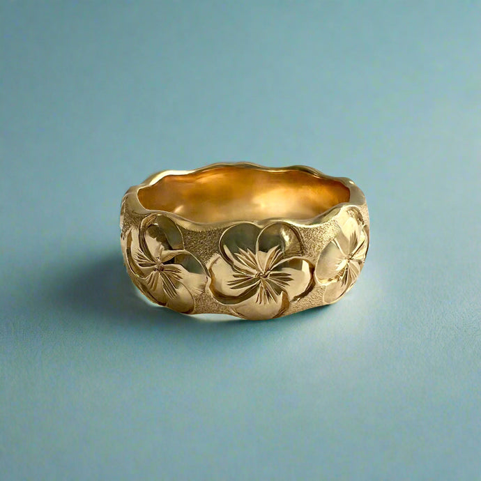 Scalloped Plumeria All Around 8mm Ring in 14K Yellow Gold in size 8