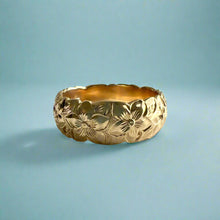 Load image into Gallery viewer, Scalloped Hibiscus with Leaves 8mm Hawaiian Ring in 14K Yellow Gold in size 9 1/2

