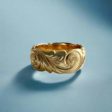 Load image into Gallery viewer, Scalloped Old English with Turtle &amp; Hibiscus 8mm Ring in 14K Yellow Gold in size 7
