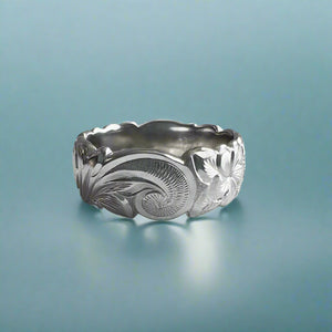 Scalloped Old English & Plumeria with Leaves 8mm Ring in 14K White Gold in size 8 3/8