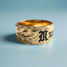 Load image into Gallery viewer, Maile &amp; Hibiscus 10mm &quot;Kuuipo&quot; Hawaiian Flat Ring in 14K Yellow Gold in size 11 1/4
