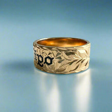 Load image into Gallery viewer, Maile &amp; Hibiscus 10mm &quot;Kuuipo&quot; Hawaiian Flat Ring in 14K Yellow Gold in size 11 1/4
